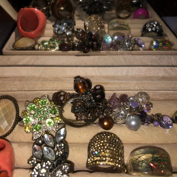 A bulk lot of 20 used rings - Picture 5 of 5